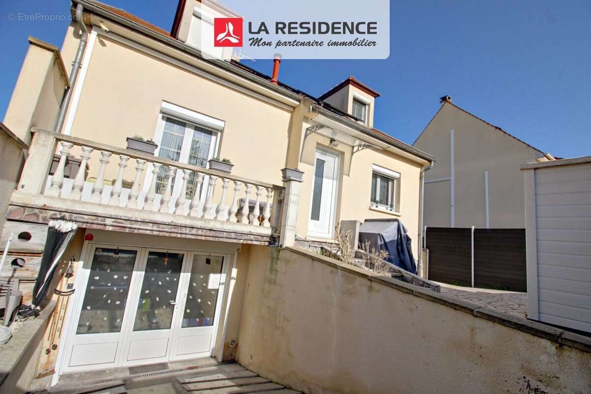 Maison à SARTROUVILLE