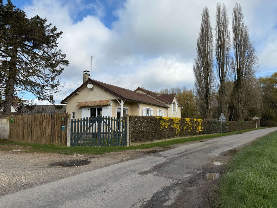 Maison à HOUDAN
