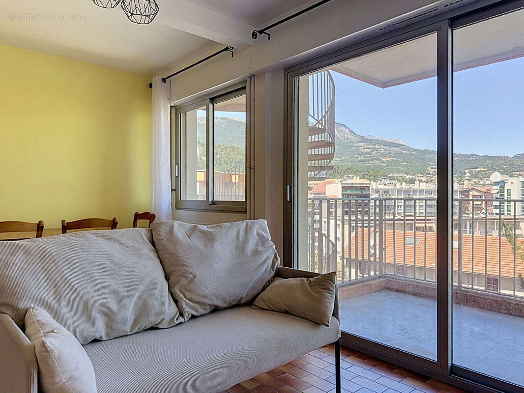 GAP - Appartement T2 avec terrasse, vue panoramique sur les montagnes et ascenseur ! - photo 3