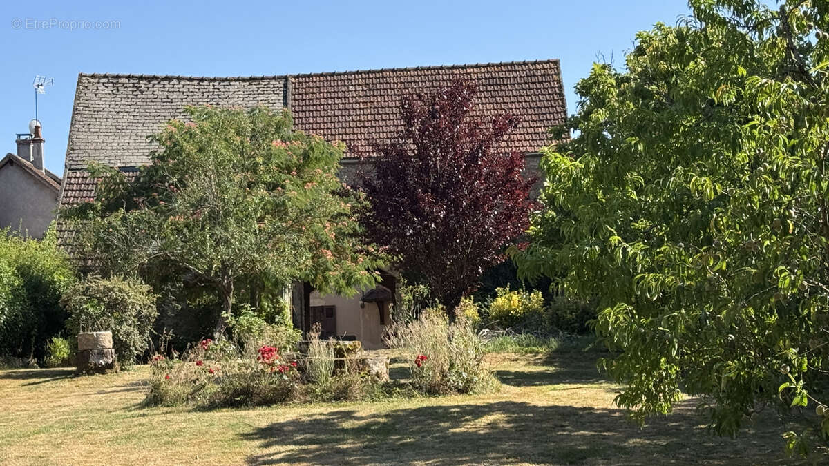 Vente en Exclusivité à Pontaubert - Charmante Maison de caractère avec jardin de 1467 m2 au prix de 235 400 €. - photo 28