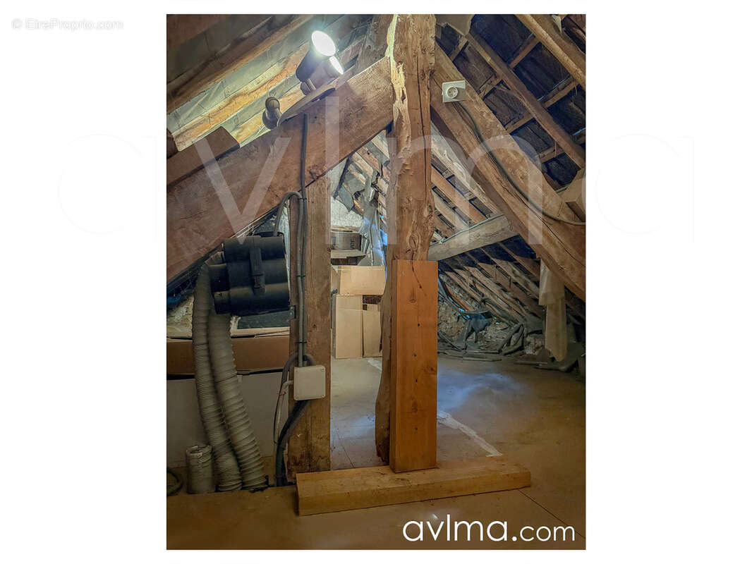 Maison à CRESPIERES