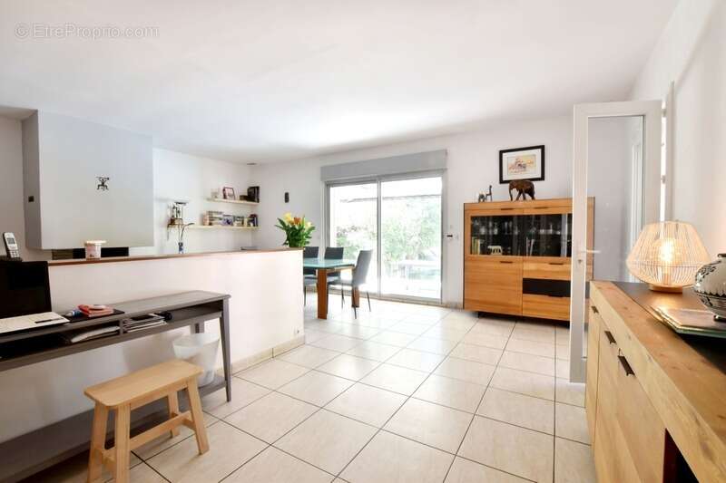 Maison à SAINT-CLEMENT-DE-RIVIERE