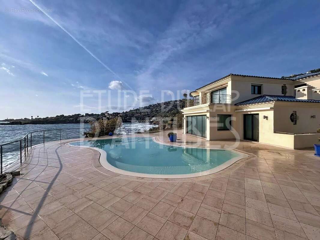 Maison à ROQUEBRUNE-SUR-ARGENS