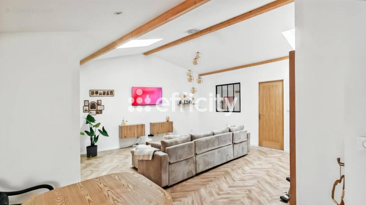 Appartement à SAINT-JEAN-D'ANGELY