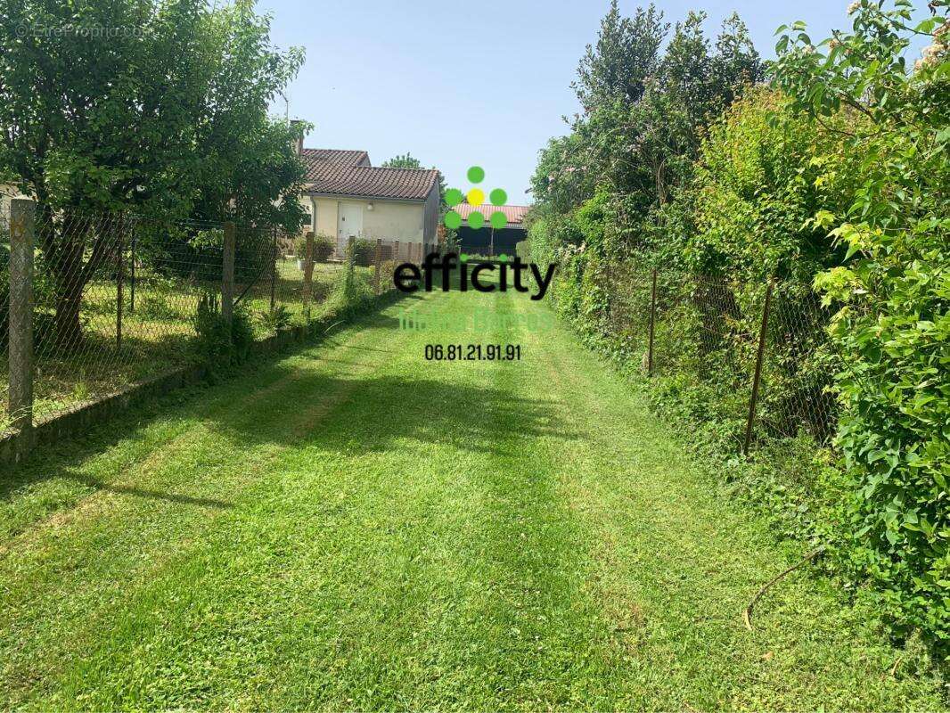 Terrain à CHEF-BOUTONNE