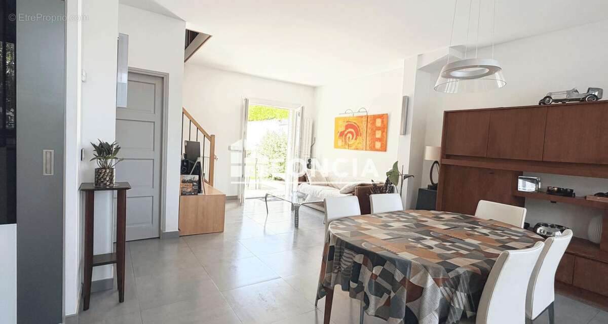 Maison à SARTROUVILLE