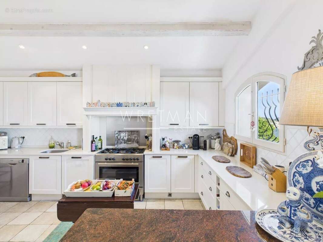 Maison à CHATEAUNEUF-GRASSE