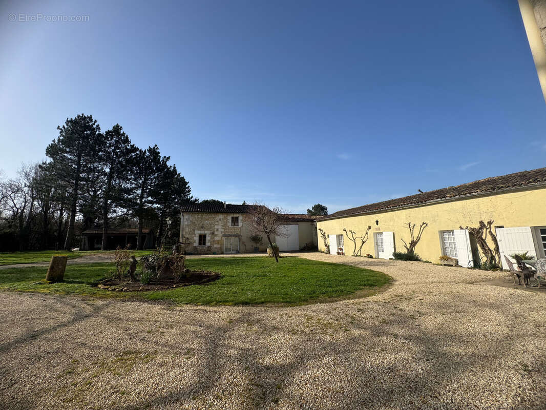 Maison à SAINT-SIGISMOND-DE-CLERMONT