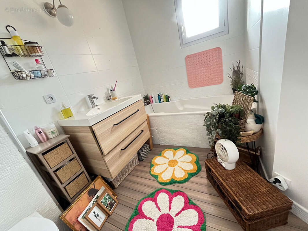 Maison à SAINT-CYR-SUR-LE-RHONE