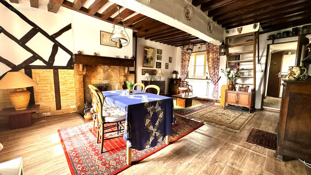 Maison à SAINT-VICTOR-DE-BUTHON