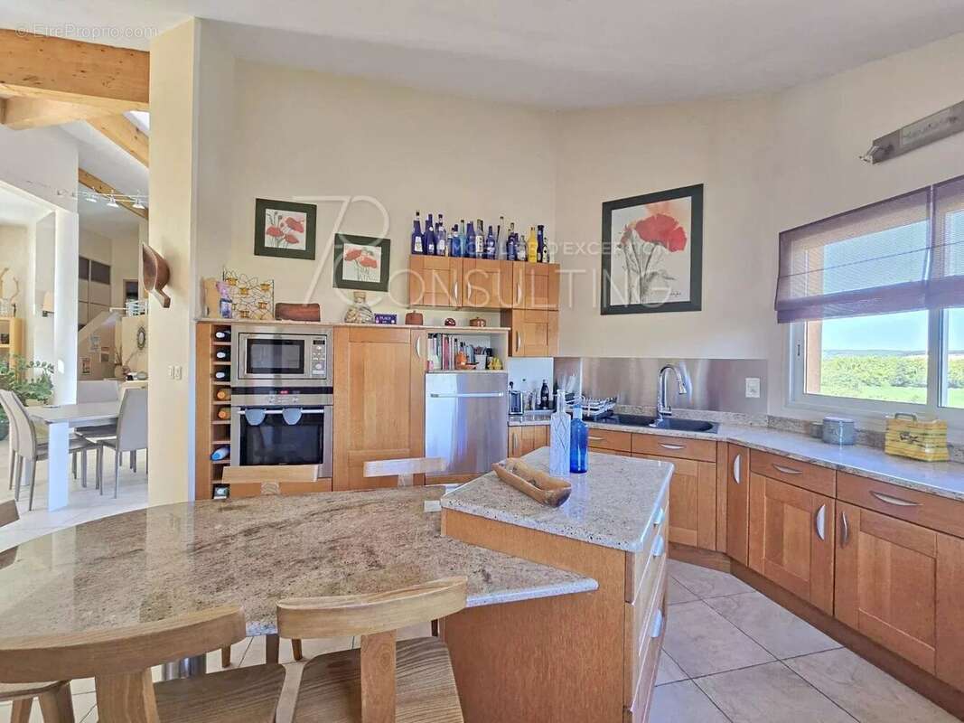 Maison à MONTAIGUT-SUR-SAVE