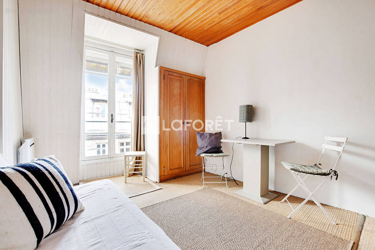 Appartement à PARIS-7E