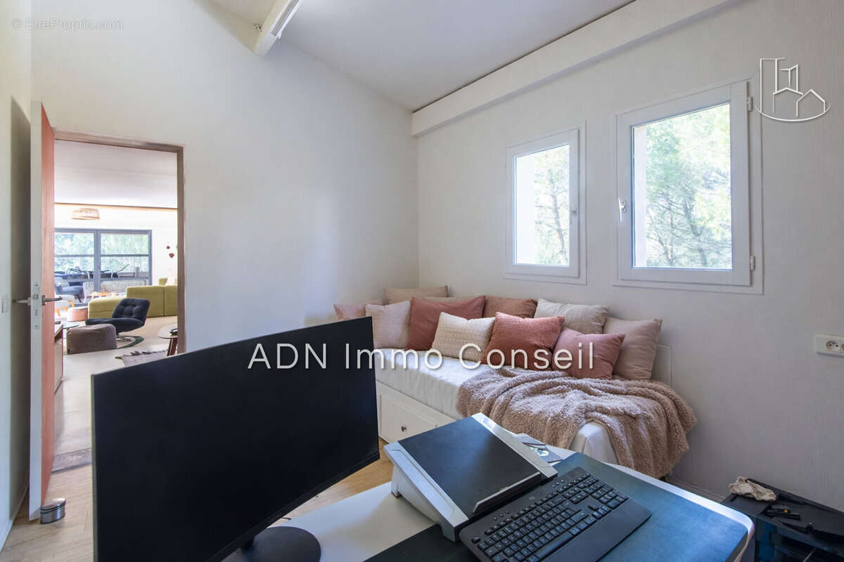 Maison 215 m² à Mallemort  - photo 9