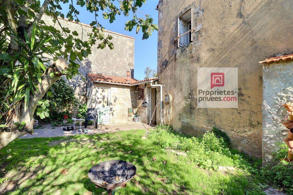 Maison à SAINT-JUST-LUZAC