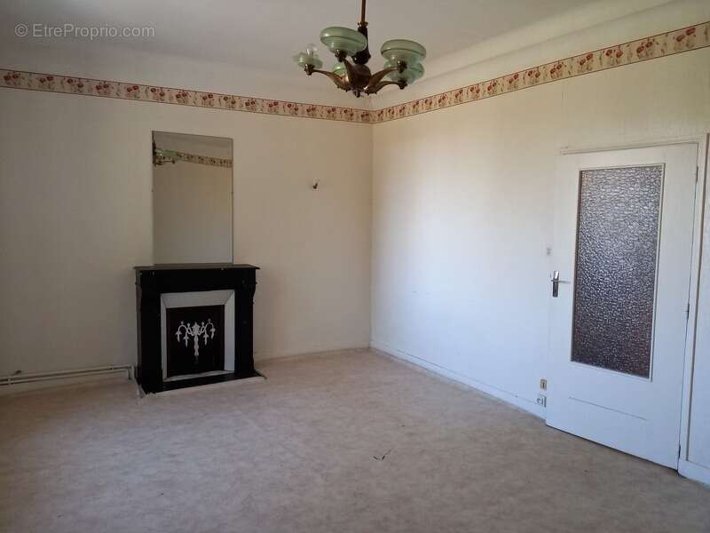 Appartement à CHATEAUNEUF-VAL-DE-BARGIS