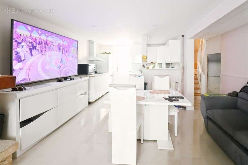 Maison Individuelle de  Centre Bourg - 5 pièces  - 4 chambres - Terrain de 505 m² - MAGNAC LAVAL   (87) - photo 5
