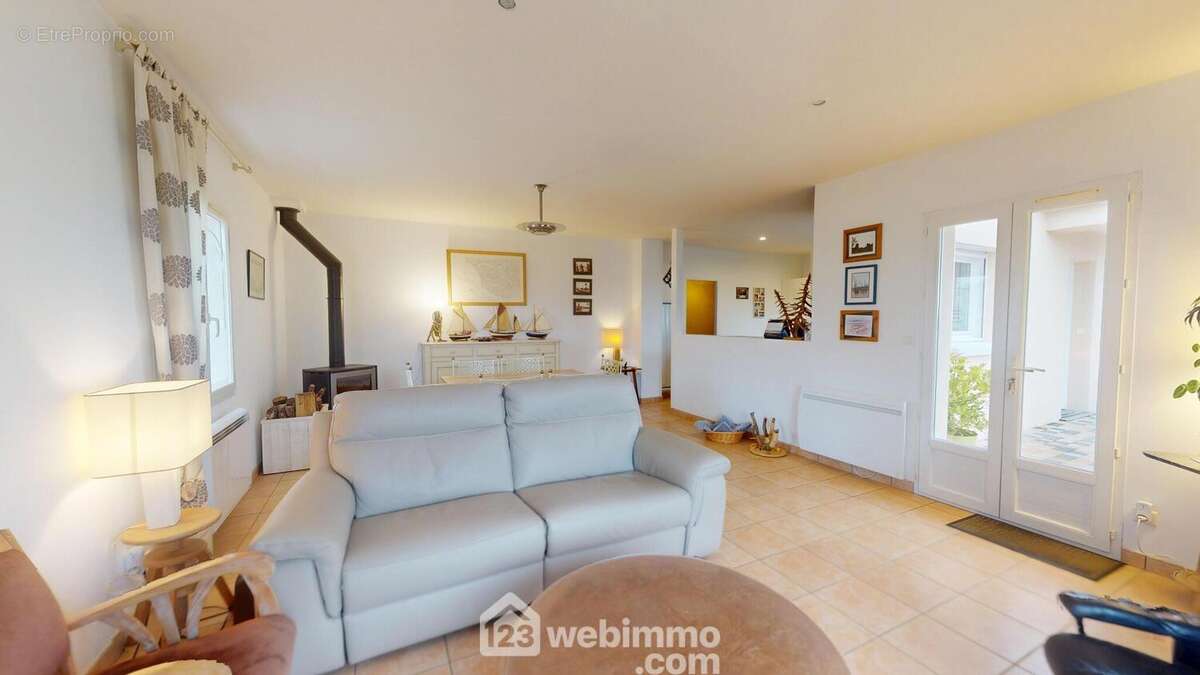 Pièce de vie lumineuse. - Maison à SAINT-VINCENT-SUR-JARD