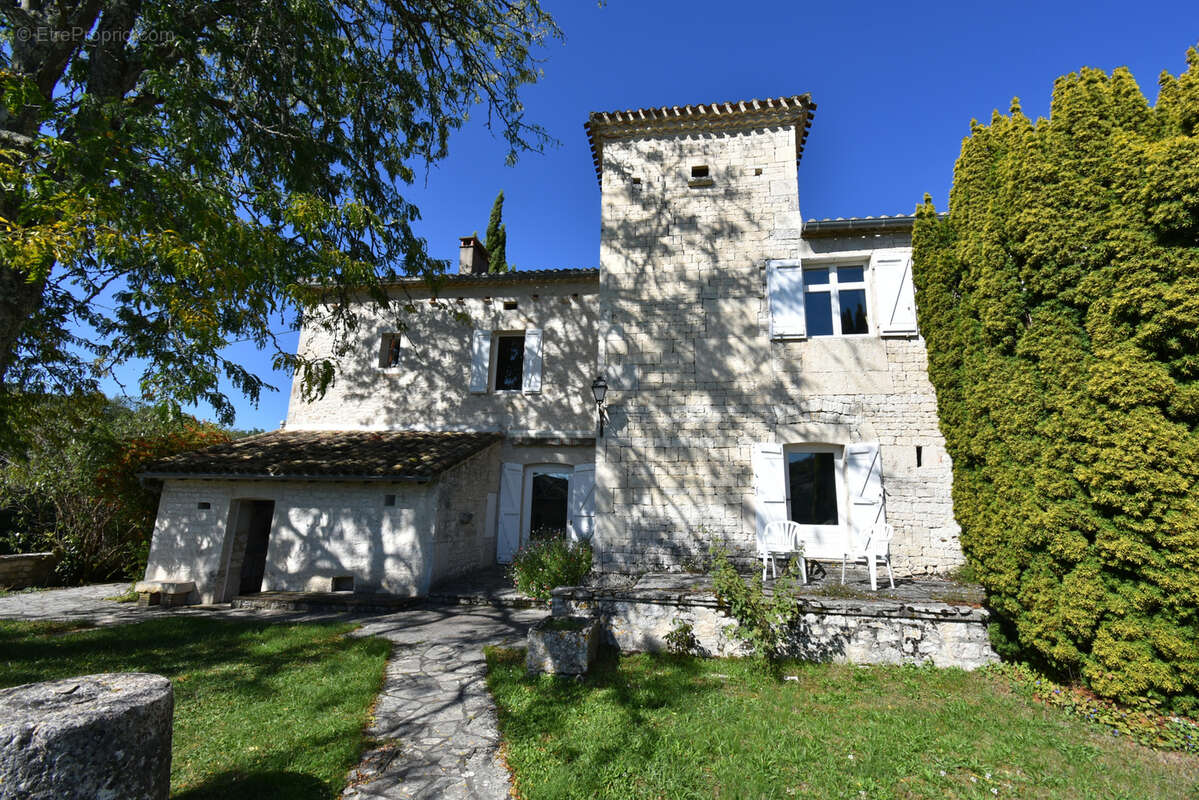 Maison à MONTAIGU-DE-QUERCY