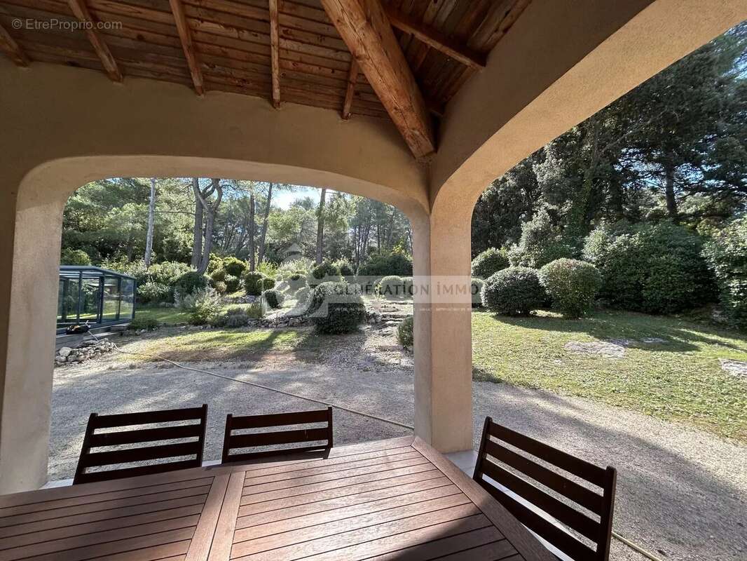 Maison à FONTVIEILLE