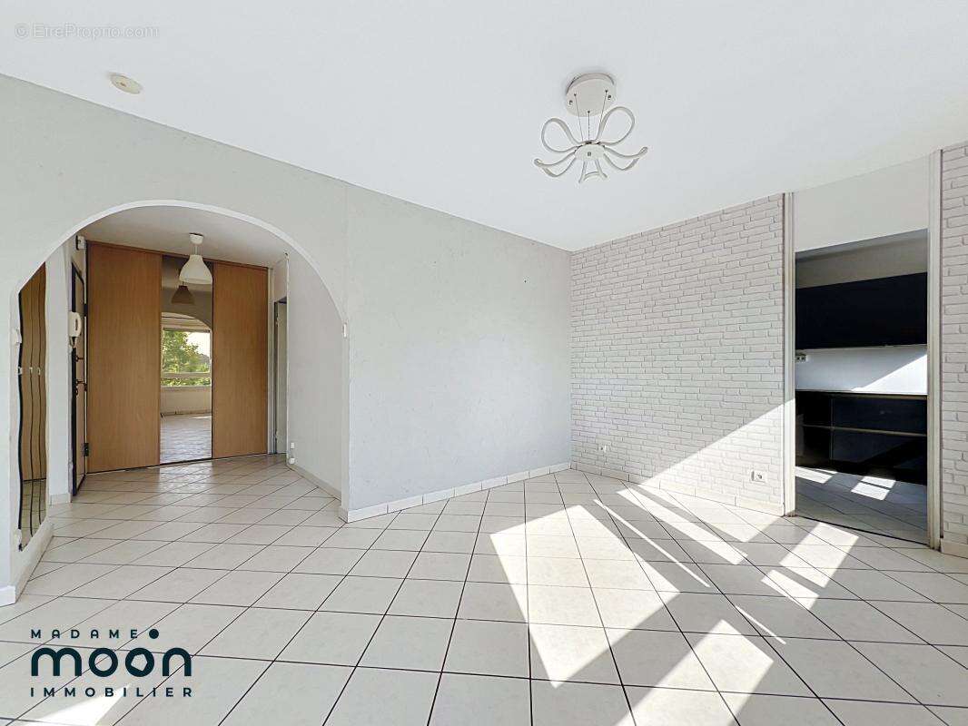 Exclusivité Oullins Pierre Bénite Montmein appartement - Cave - Balcon T4 77m² - photo 4