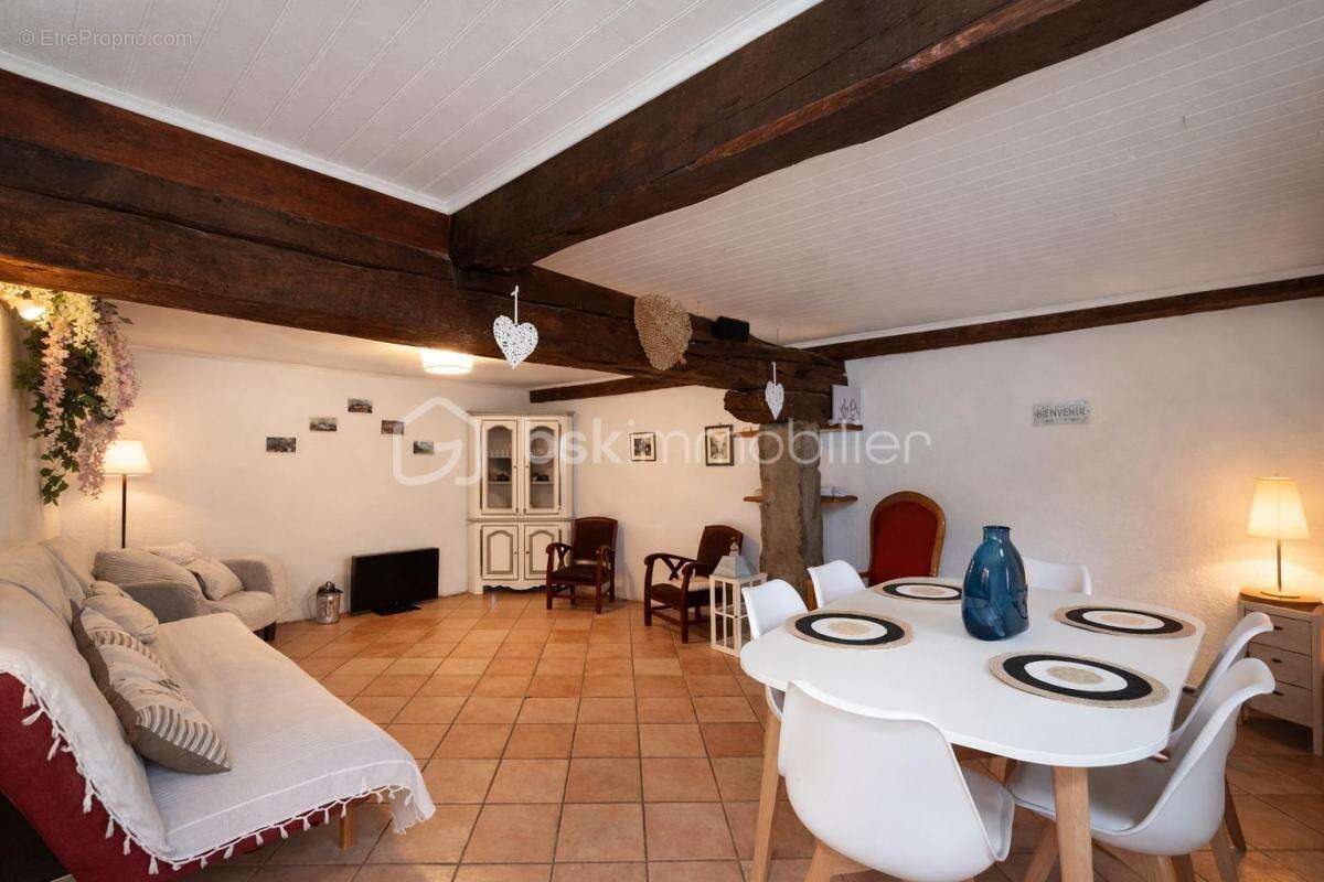 Maison en pierre 131 m² + grange 110 m² – Fort potentiel gîtes - photo 2