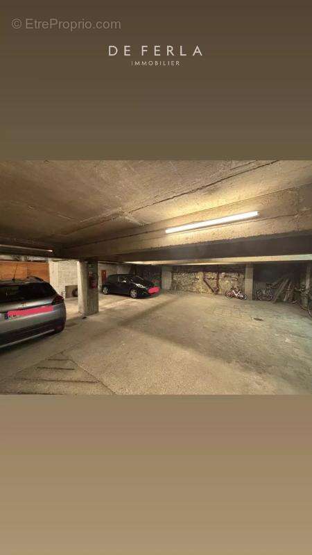 Parking à PARIS-15E