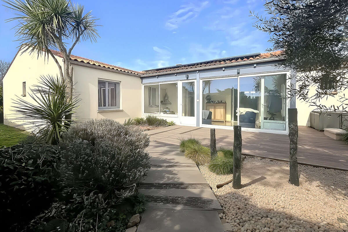 Maison à SAINT-JEAN-DE-LIVERSAY