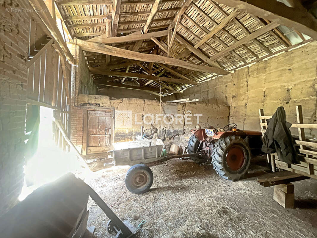 Maison à DOMMARTIN-LES-CUISEAUX