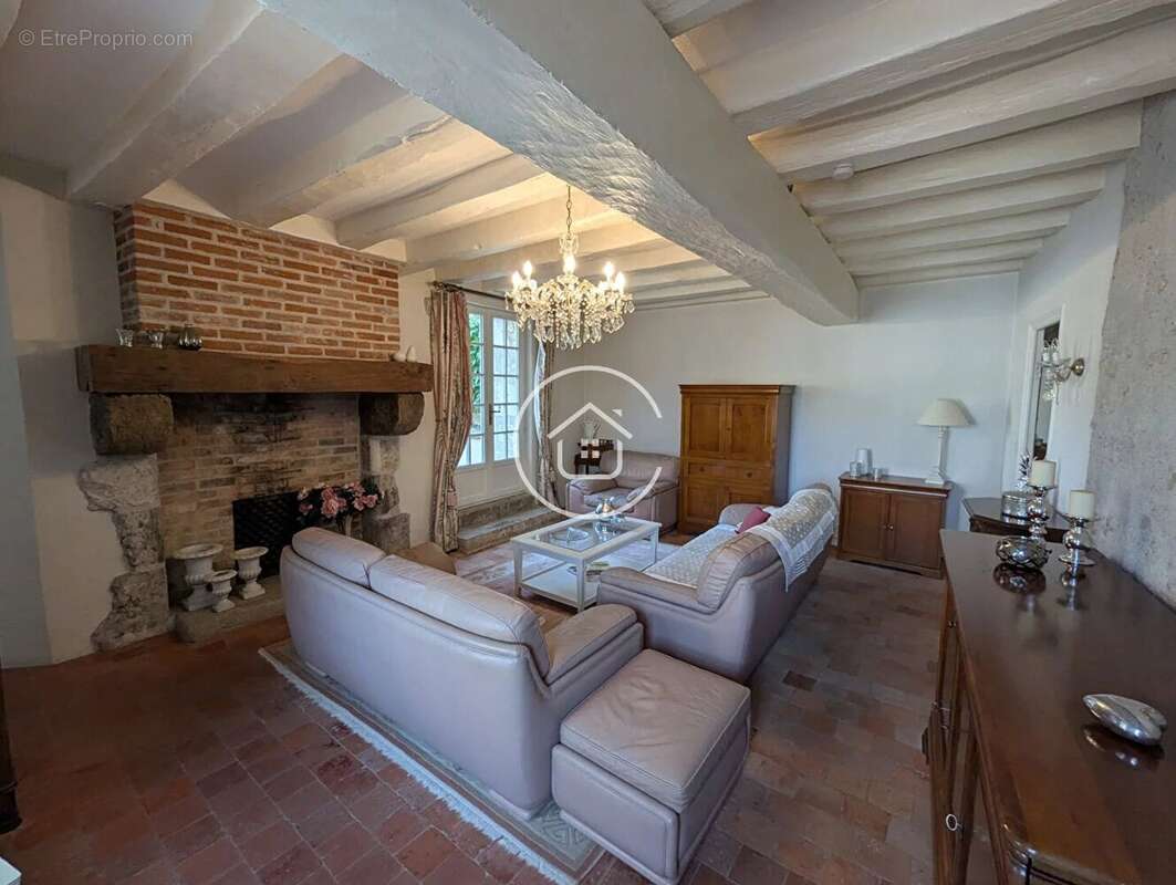 Maison à LA CHAUSSEE-SAINT-VICTOR