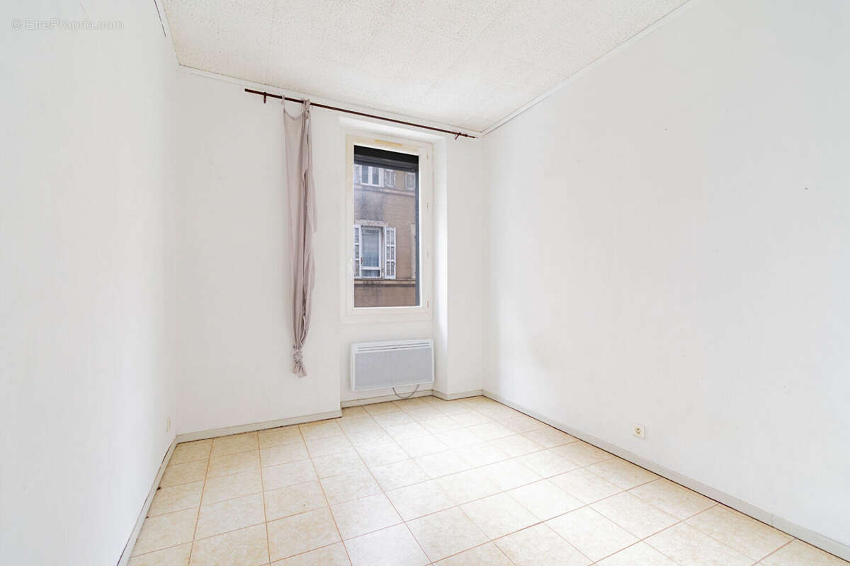 Appartement à MARSEILLE-5E