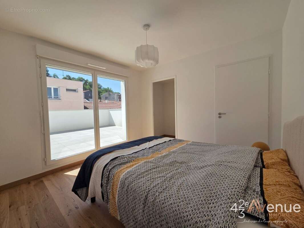 Appartement à SAINT-ETIENNE