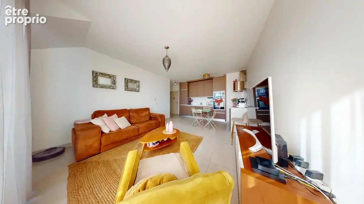Dernier etage avec ascenseur, a deux pas de toutes commodites - photo 5