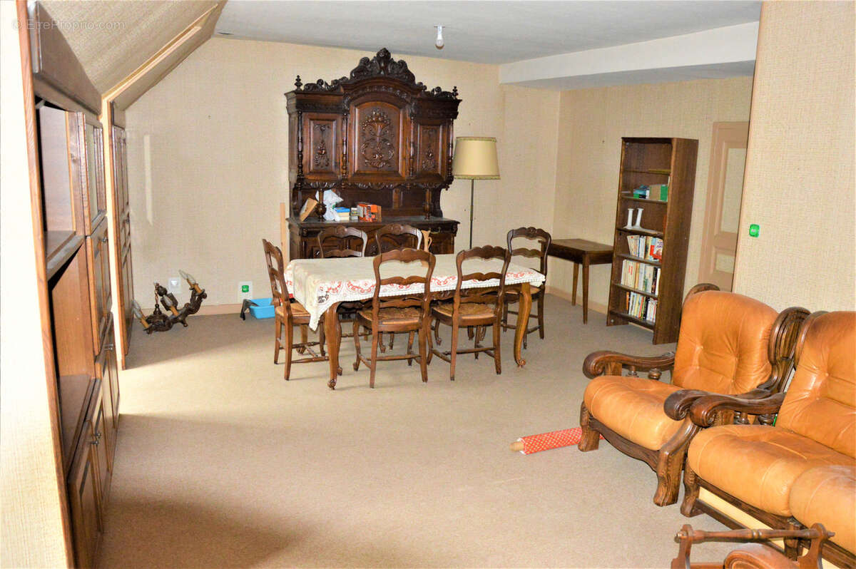 Appartement à ENTRAYGUES-SUR-TRUYERE