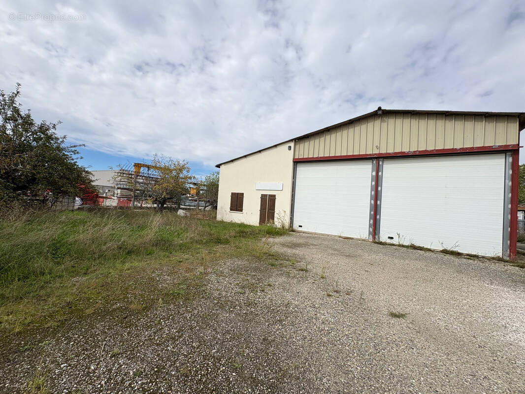 Commerce à VILLENEUVE-TOLOSANE