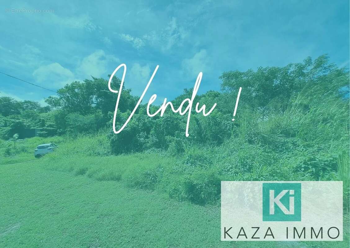 Terrain à LES TROIS-ILETS