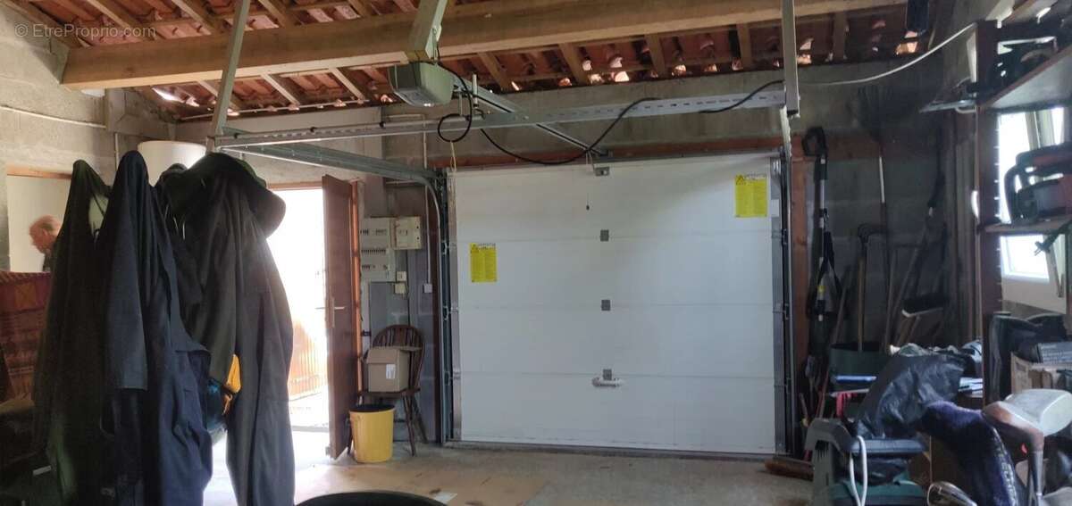 Maison de plain-pied, garage et jardin à vendre à Rioux (17) - photo 38