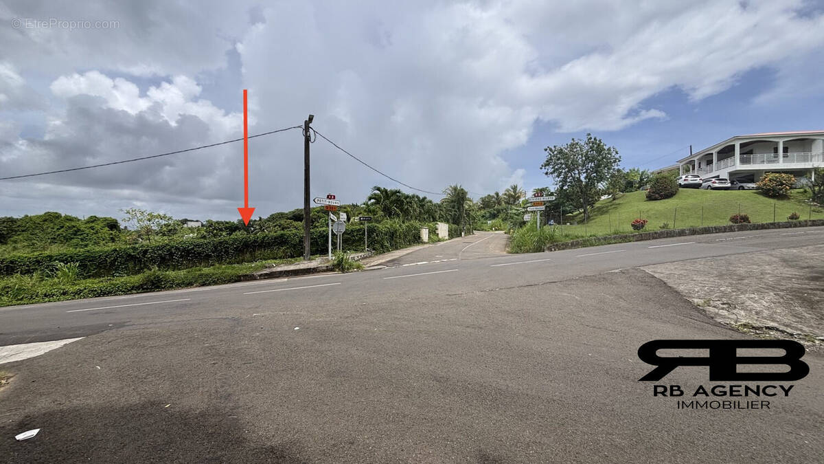 Terrain à RIVIERE-SALEE