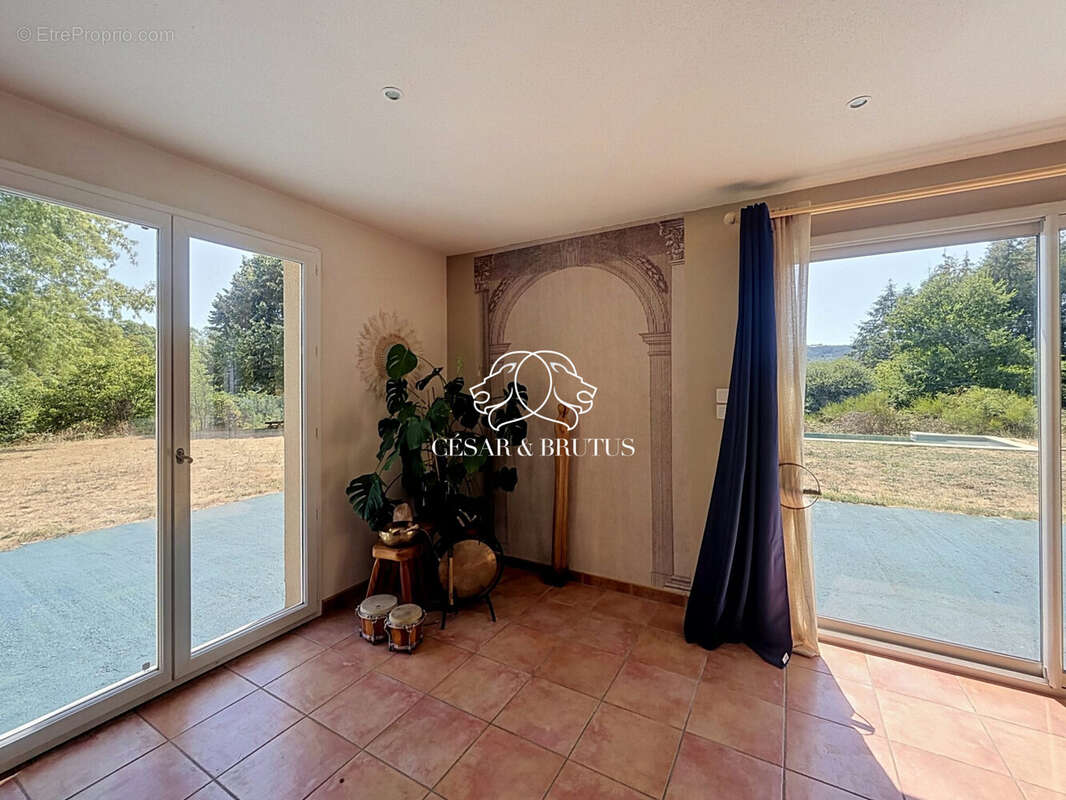 Maison 5 pièces 190 m² à vendre à Cordelle (42123) - photo 9