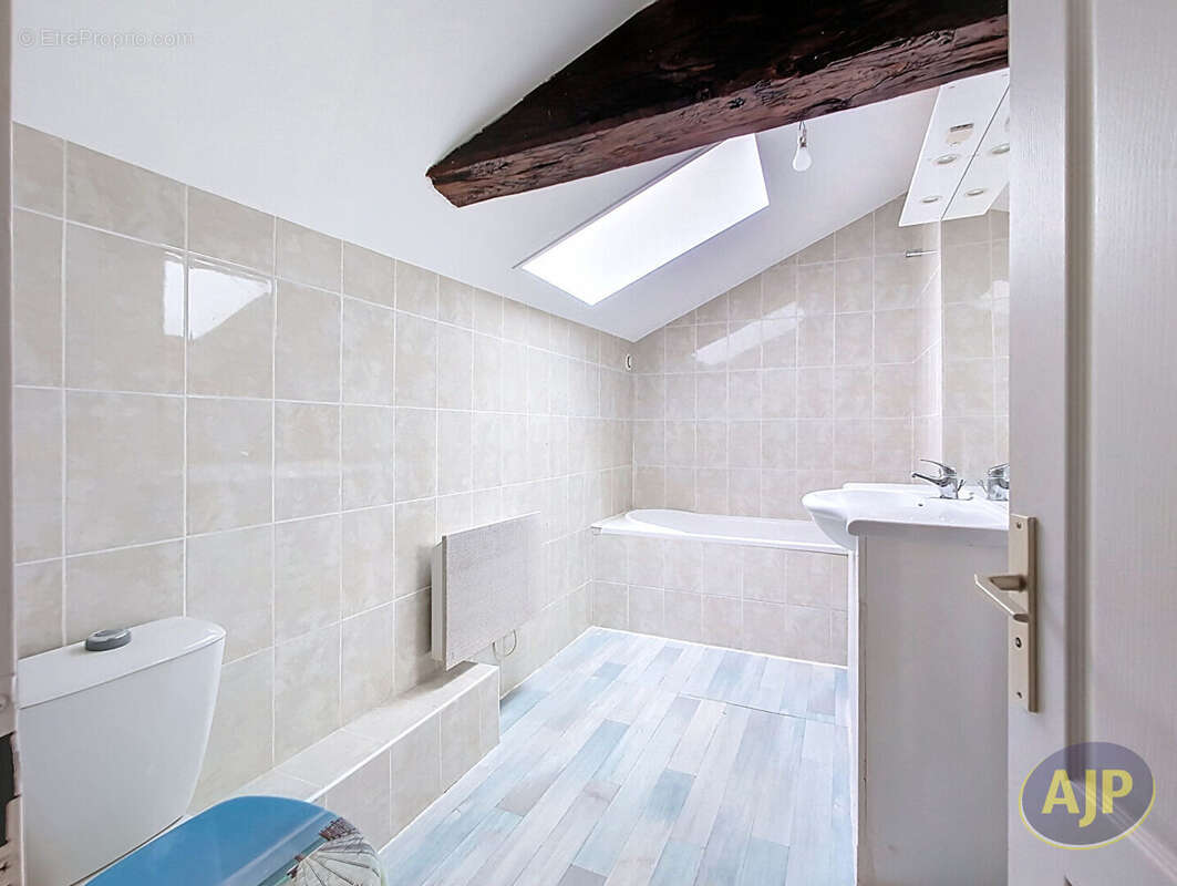 Appartement à SAINT-ANDRE-TREIZE-VOIES