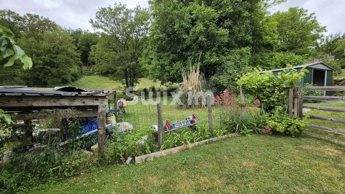 Maison en pierre de 180 m2 et son terrain clos de 1.450 hectares - photo 13