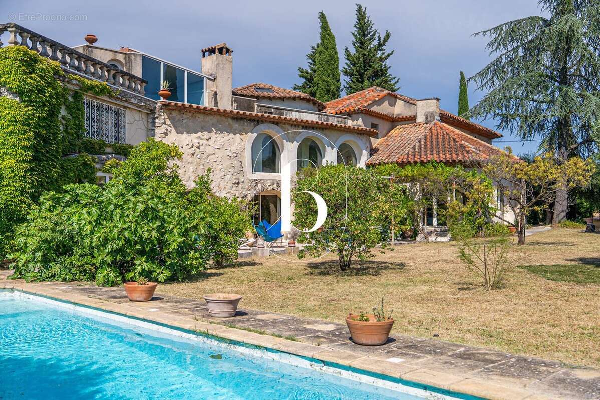 UZÈS  Propriété de caractère aux volumes spectaculaires, jardin paysager et piscine - photo 35