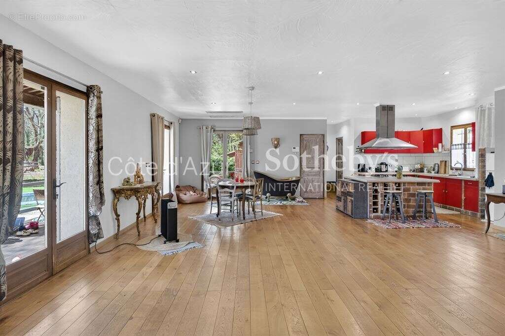 Maison à TOURRETTES