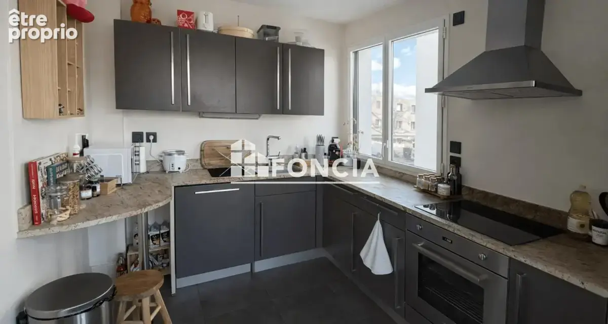 RUEIL-MALMAISON – Appartement  À VENDRE LOUÉ – 3 pièces de 62 m² avec balcon cave et parking - photo 4