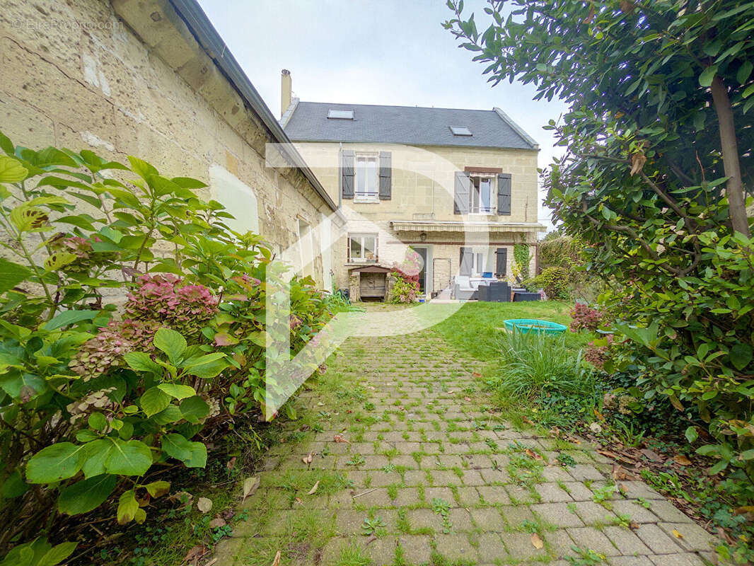 Maison à COURMELLES