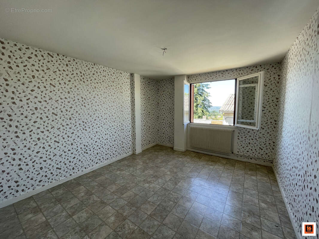 Appartement 80 m² à Thiers  - photo 5