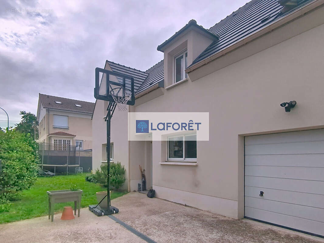 Maison à SARTROUVILLE