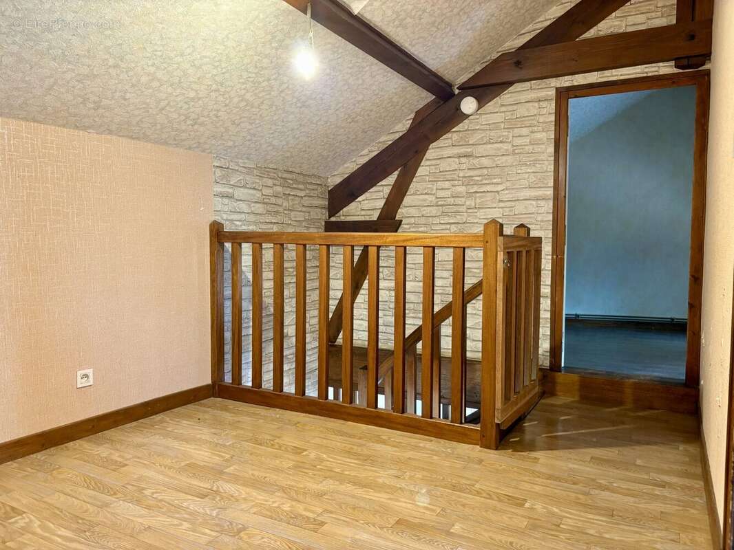 Maison 112 m² à La Genete  - photo 9