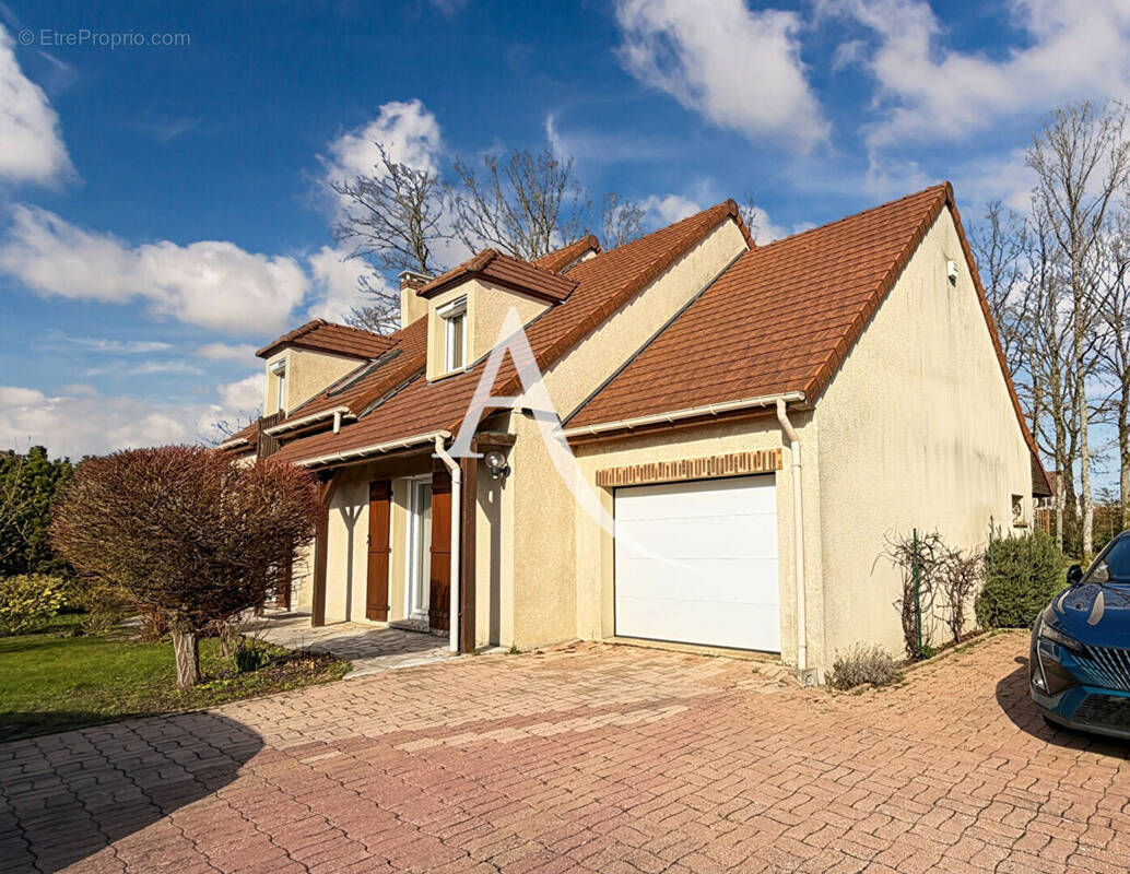 Maison à LE PERRAY-EN-YVELINES