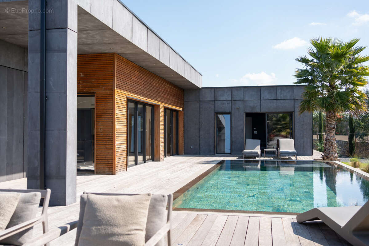villa piscine terrasse luxe nimes  - Maison à NIMES