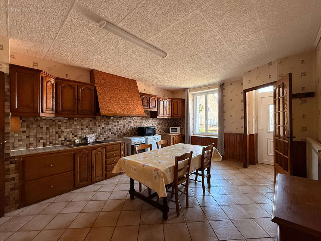 Maison à NEUFCHATEAU